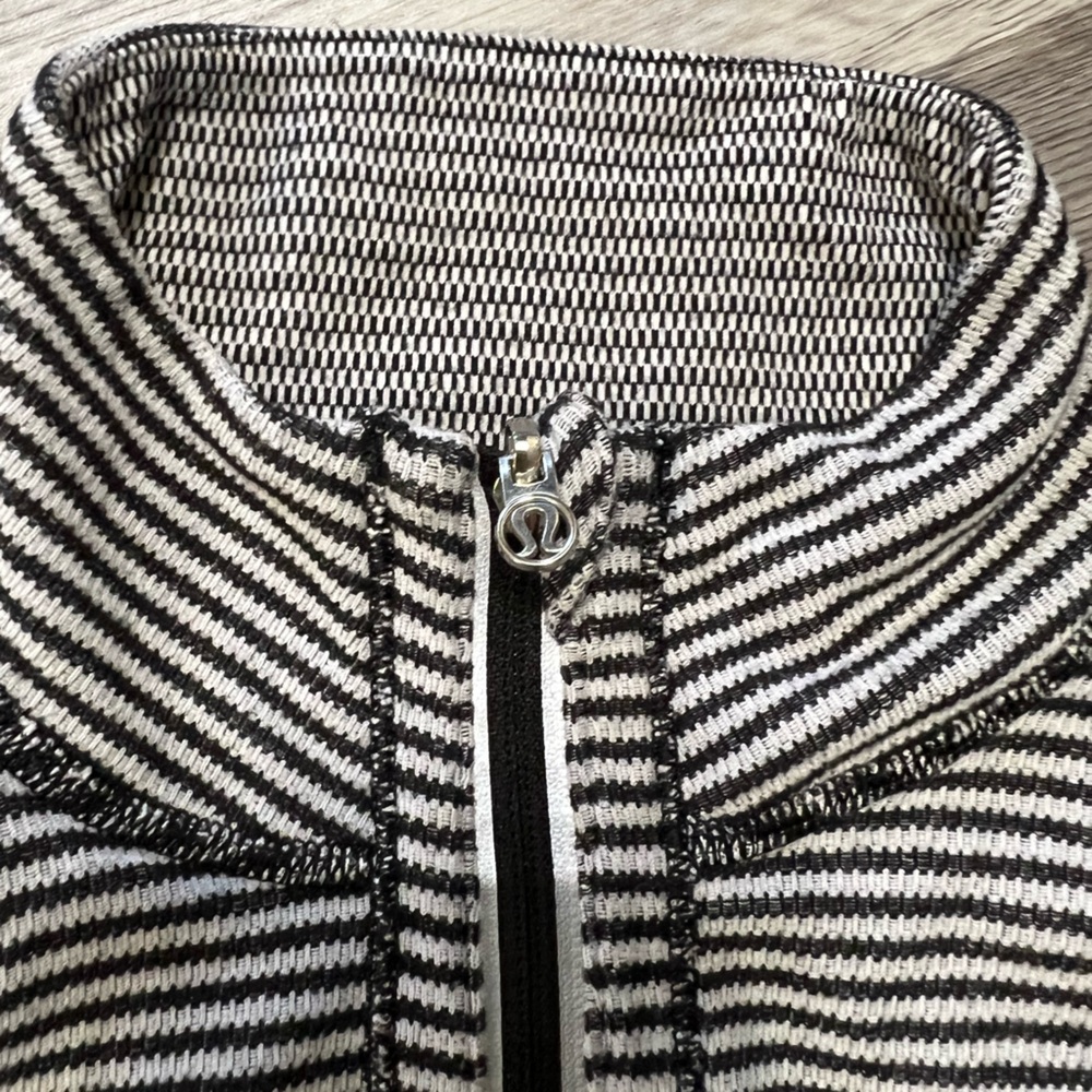 Lululemon Black Run U-Turn 1/4 Zip Pullover Reversible Stripe - Picture 3 of 9